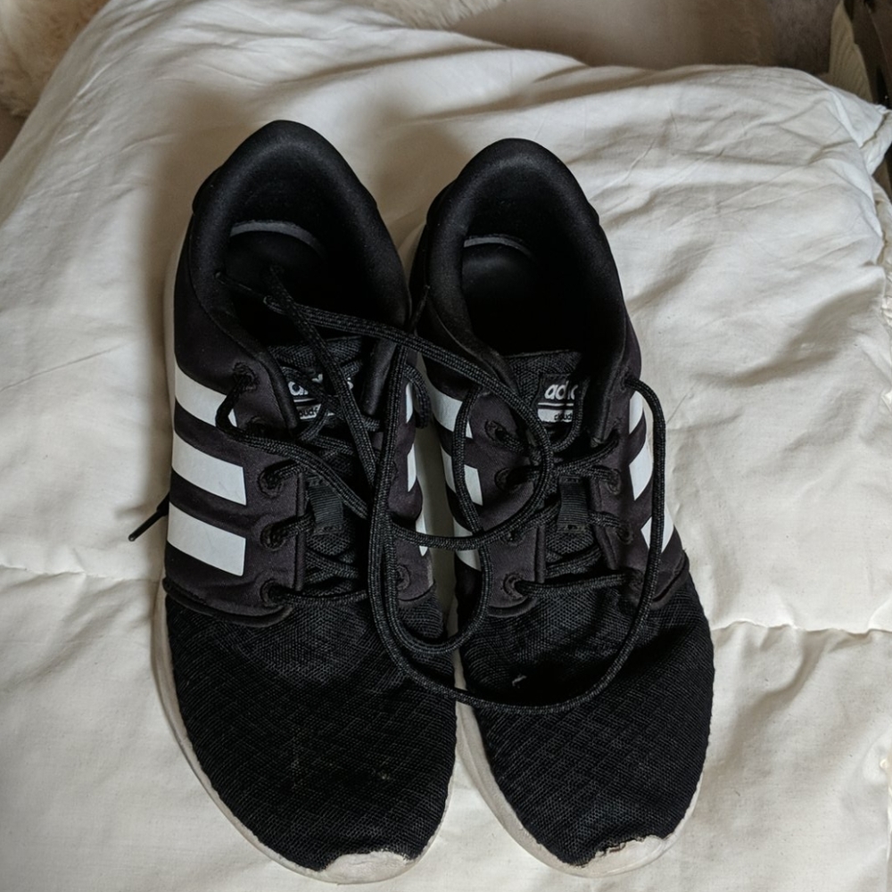 Adidas cloud foam tennis shoes